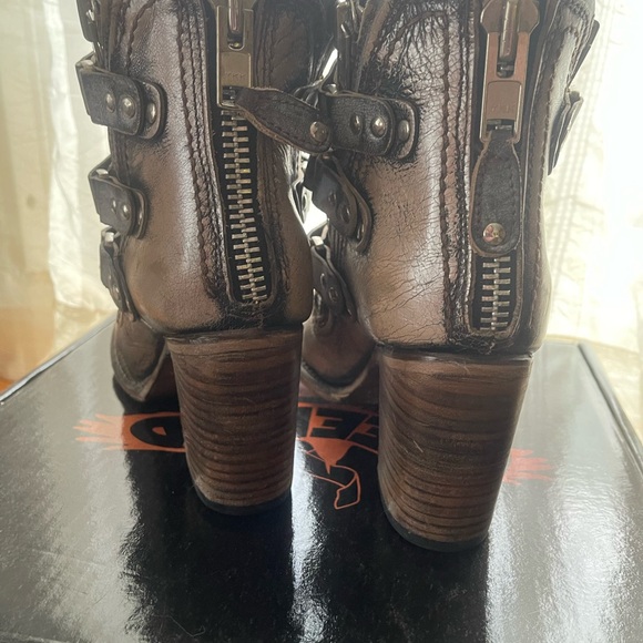 Freebird by Steven Beckett Pewter - Picture 2 of 5